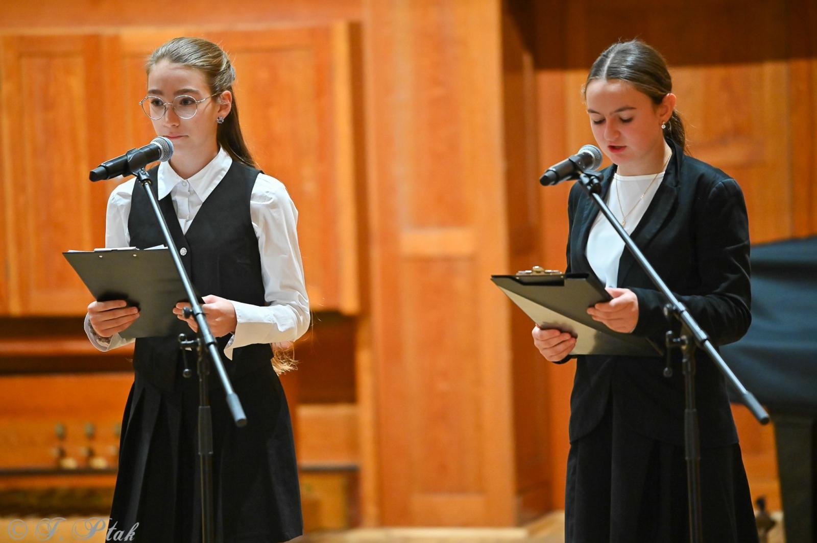 Zdjęcie w galerii na portalu naszraciborz.pl: Muzyczny hołd dla nauczycieli w raciborskiej szkole muzycznej wiadomości z regionu