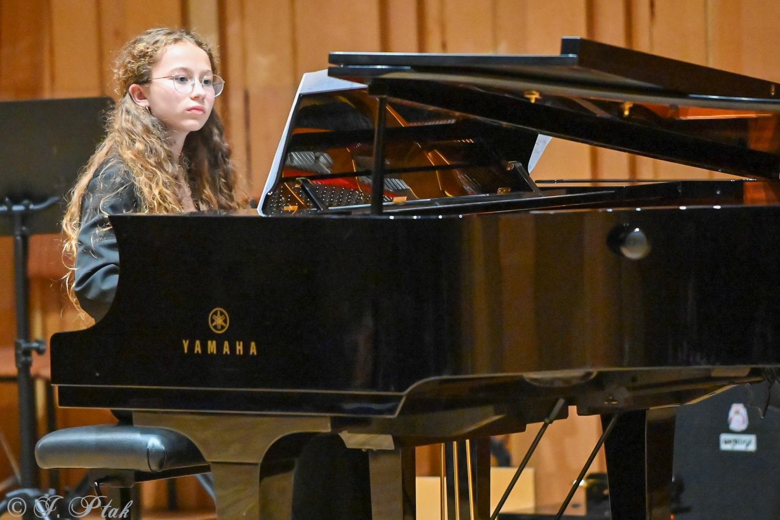 Zdjęcie w galerii na portalu naszraciborz.pl: Muzyczny hołd dla nauczycieli w raciborskiej szkole muzycznej wiadomości z regionu