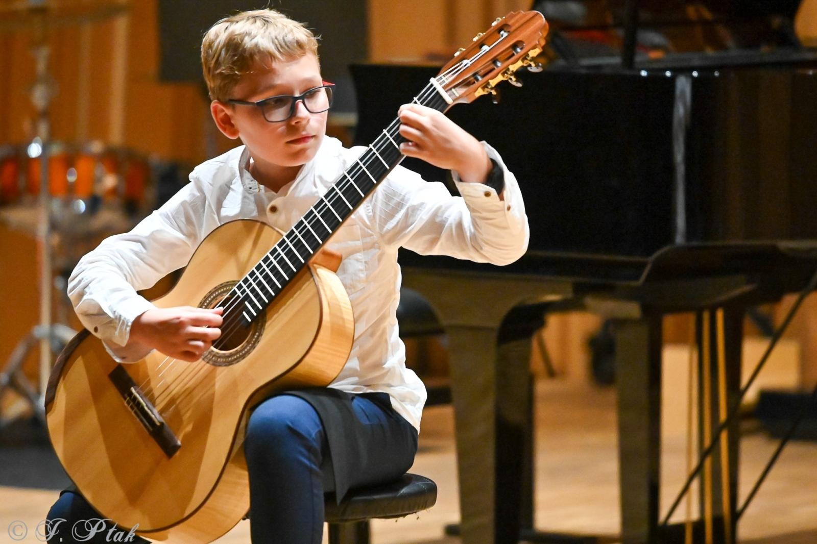 Zdjęcie w galerii na portalu naszraciborz.pl: Muzyczny hołd dla nauczycieli w raciborskiej szkole muzycznej wiadomości z regionu