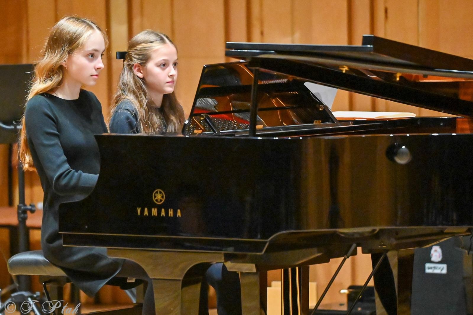 Zdjęcie w galerii na portalu naszraciborz.pl: Muzyczny hołd dla nauczycieli w raciborskiej szkole muzycznej wiadomości z regionu