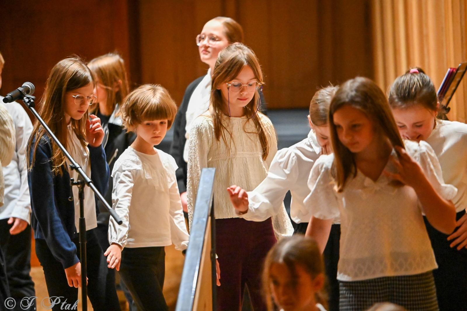 Zdjęcie w galerii na portalu naszraciborz.pl: Muzyczny hołd dla nauczycieli w raciborskiej szkole muzycznej wiadomości z regionu