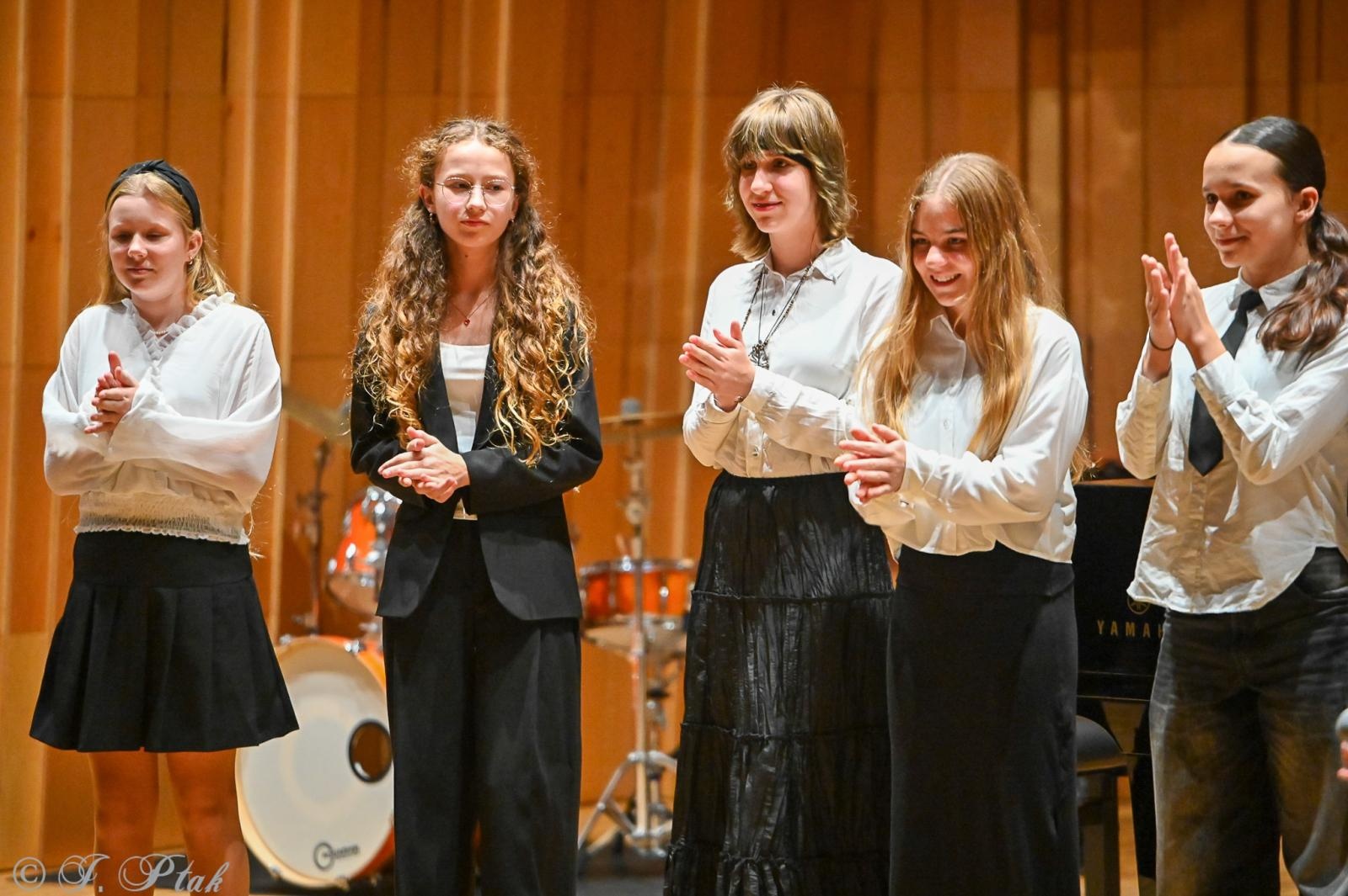 Zdjęcie w galerii na portalu naszraciborz.pl: Muzyczny hołd dla nauczycieli w raciborskiej szkole muzycznej wiadomości z regionu