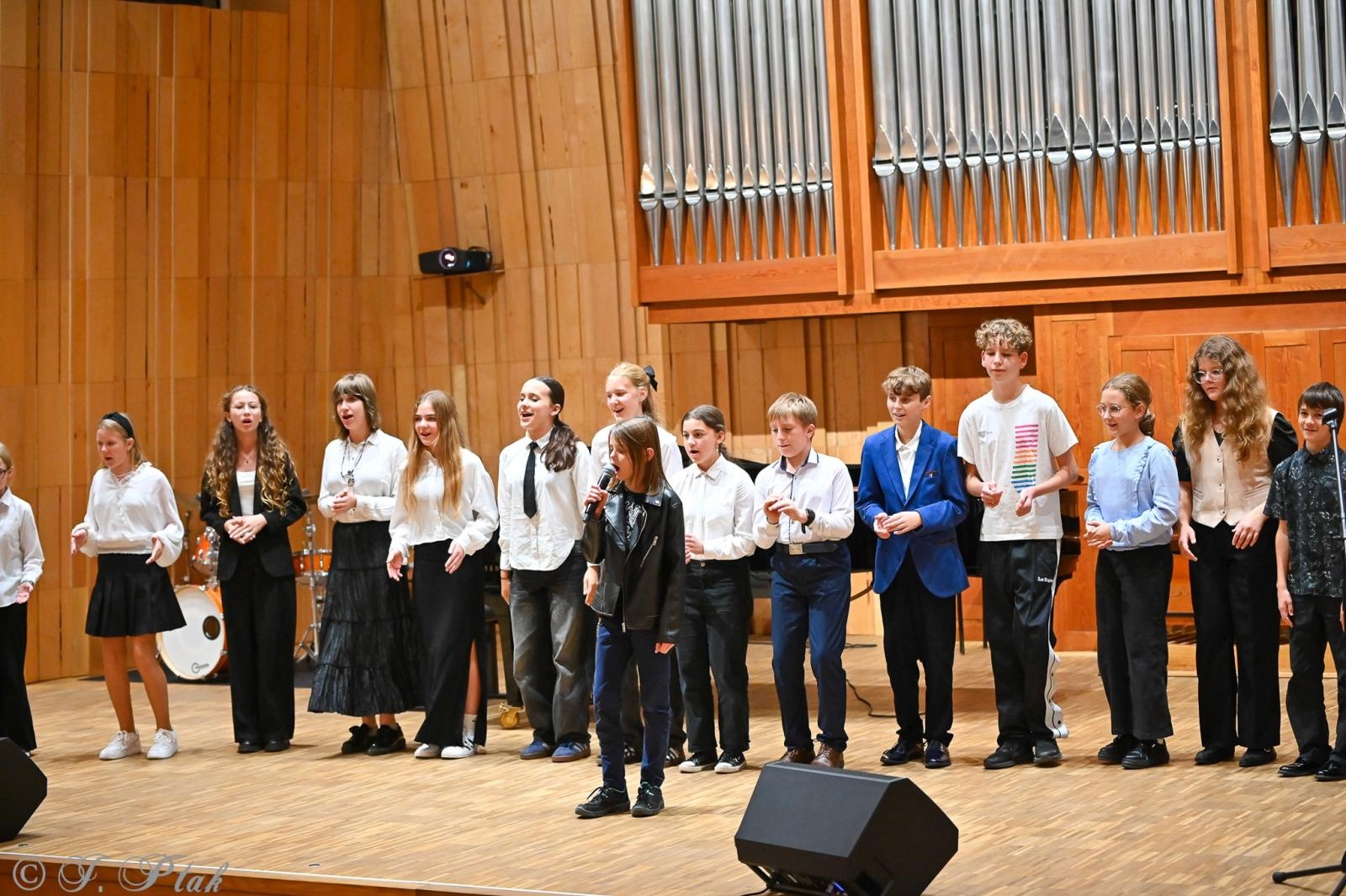 Zdjęcie w galerii na portalu naszraciborz.pl: Muzyczny hołd dla nauczycieli w raciborskiej szkole muzycznej wiadomości z regionu