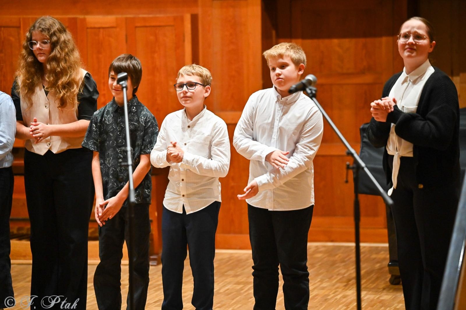 Zdjęcie w galerii na portalu naszraciborz.pl: Muzyczny hołd dla nauczycieli w raciborskiej szkole muzycznej wiadomości z regionu