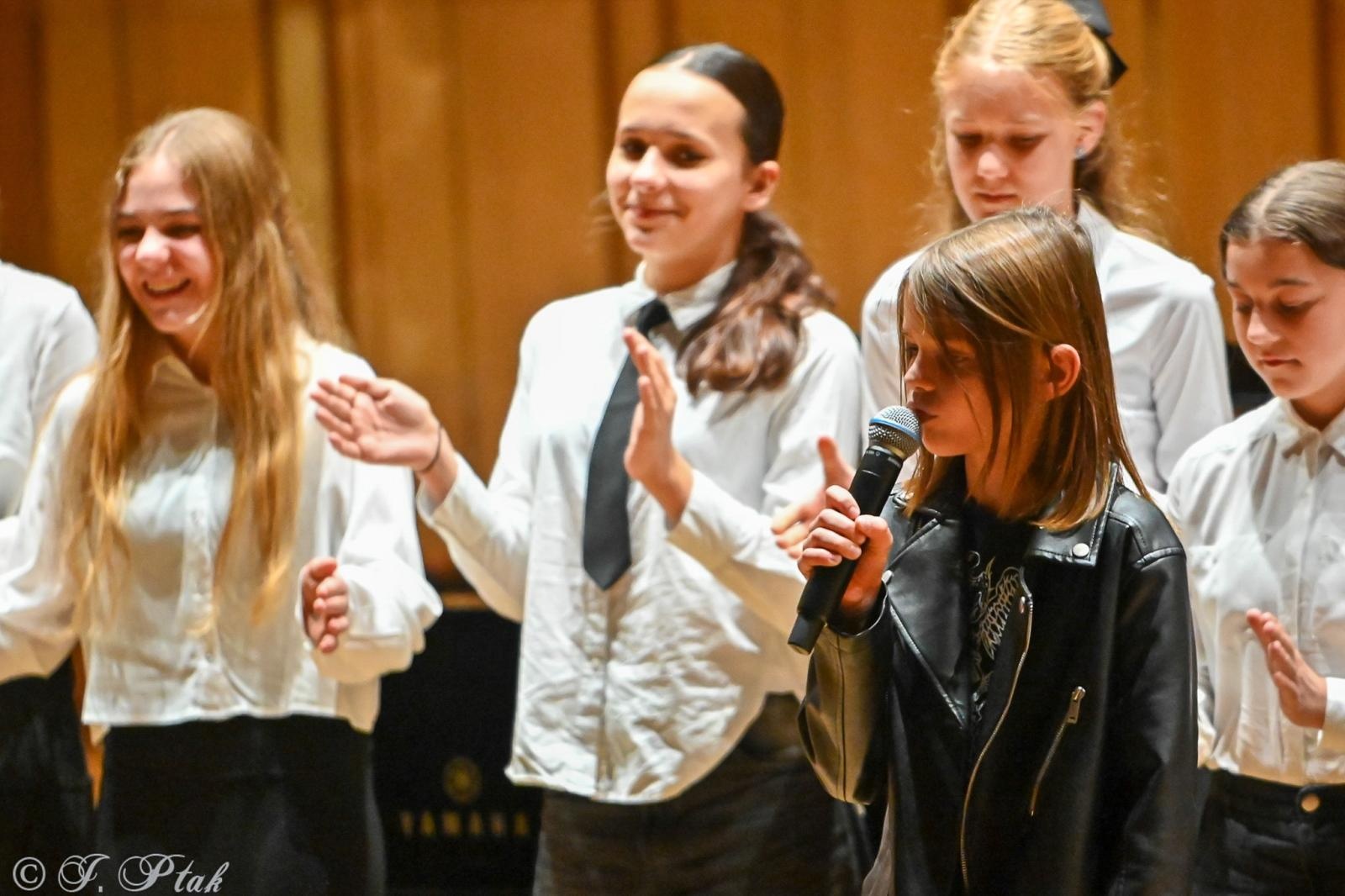 Zdjęcie w galerii na portalu naszraciborz.pl: Muzyczny hołd dla nauczycieli w raciborskiej szkole muzycznej wiadomości z regionu