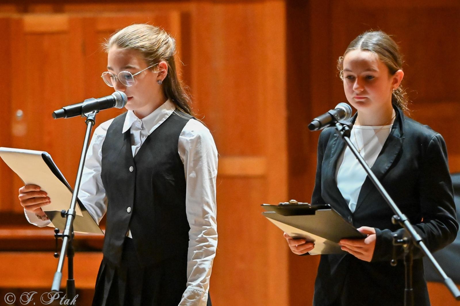 Zdjęcie w galerii na portalu naszraciborz.pl: Muzyczny hołd dla nauczycieli w raciborskiej szkole muzycznej wiadomości z regionu