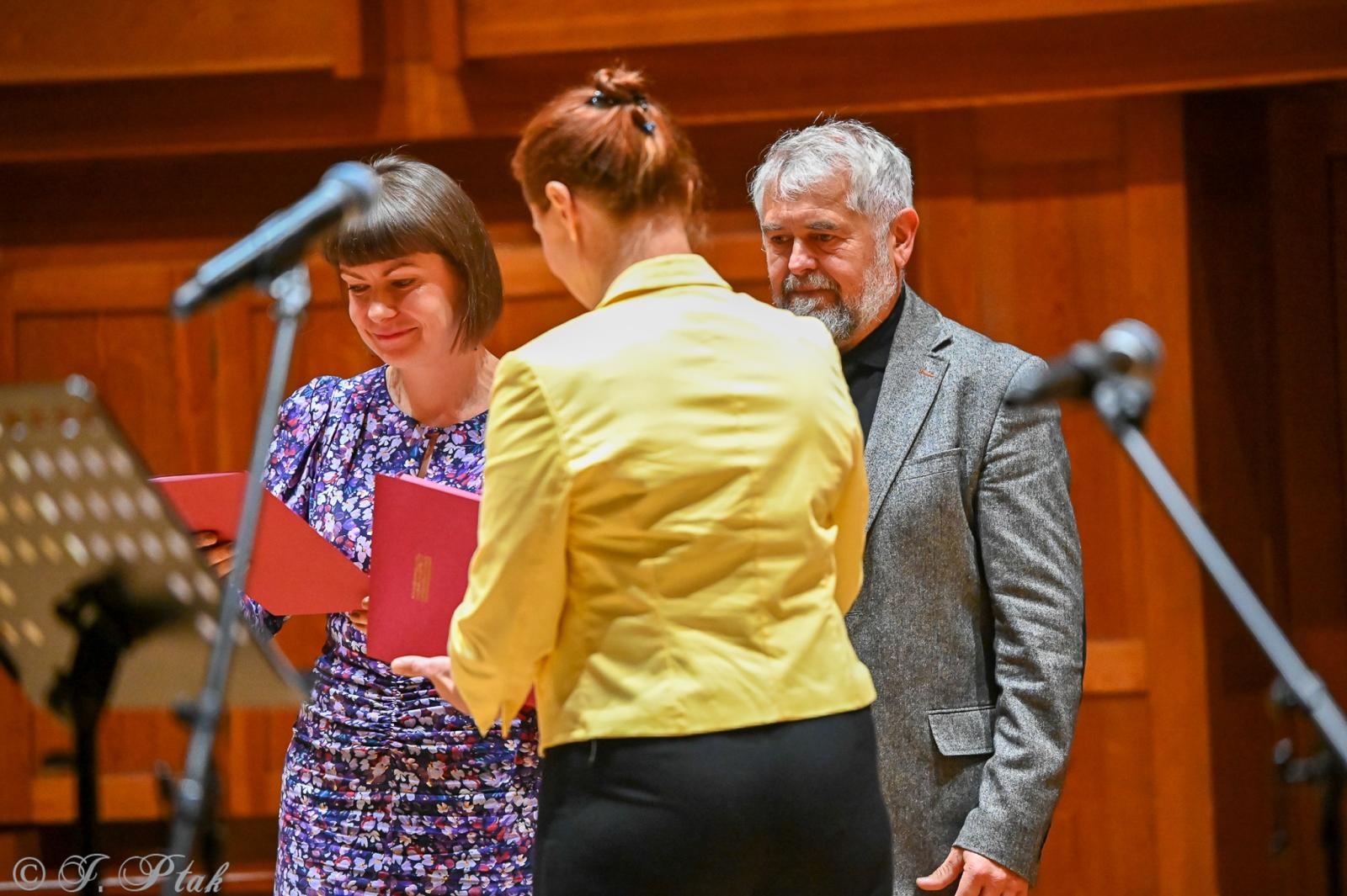 Zdjęcie w galerii na portalu naszraciborz.pl: Muzyczny hołd dla nauczycieli w raciborskiej szkole muzycznej wiadomości z regionu
