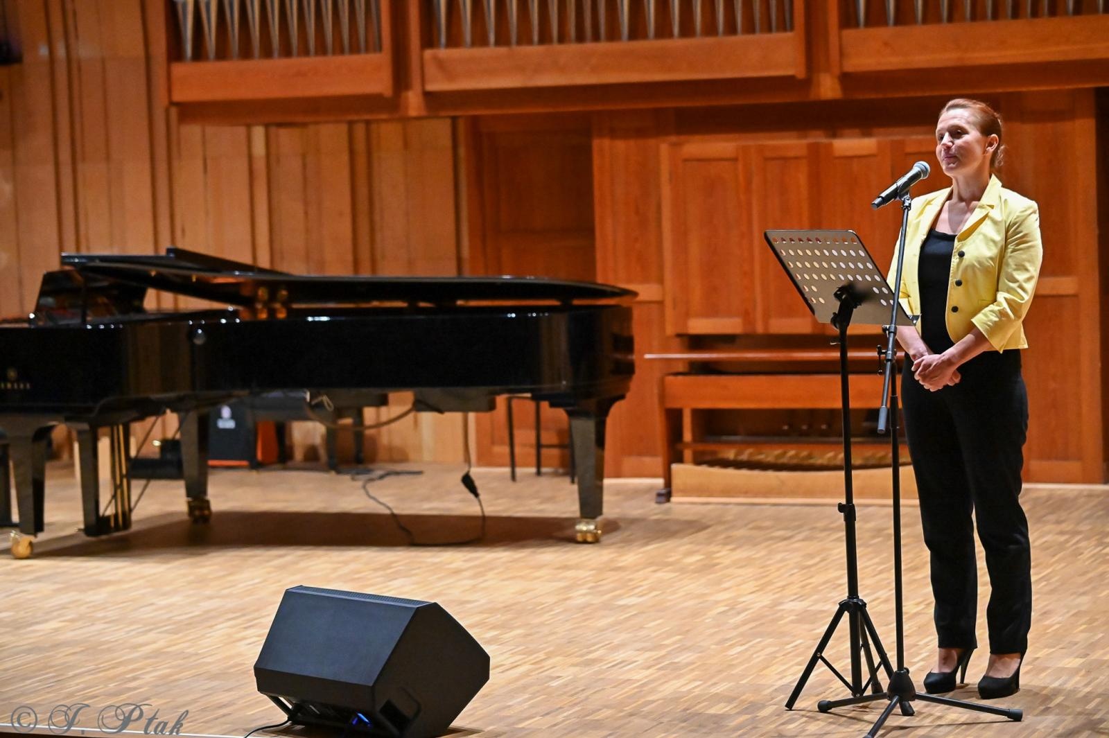 Zdjęcie w galerii na portalu naszraciborz.pl: Muzyczny hołd dla nauczycieli w raciborskiej szkole muzycznej wiadomości z regionu