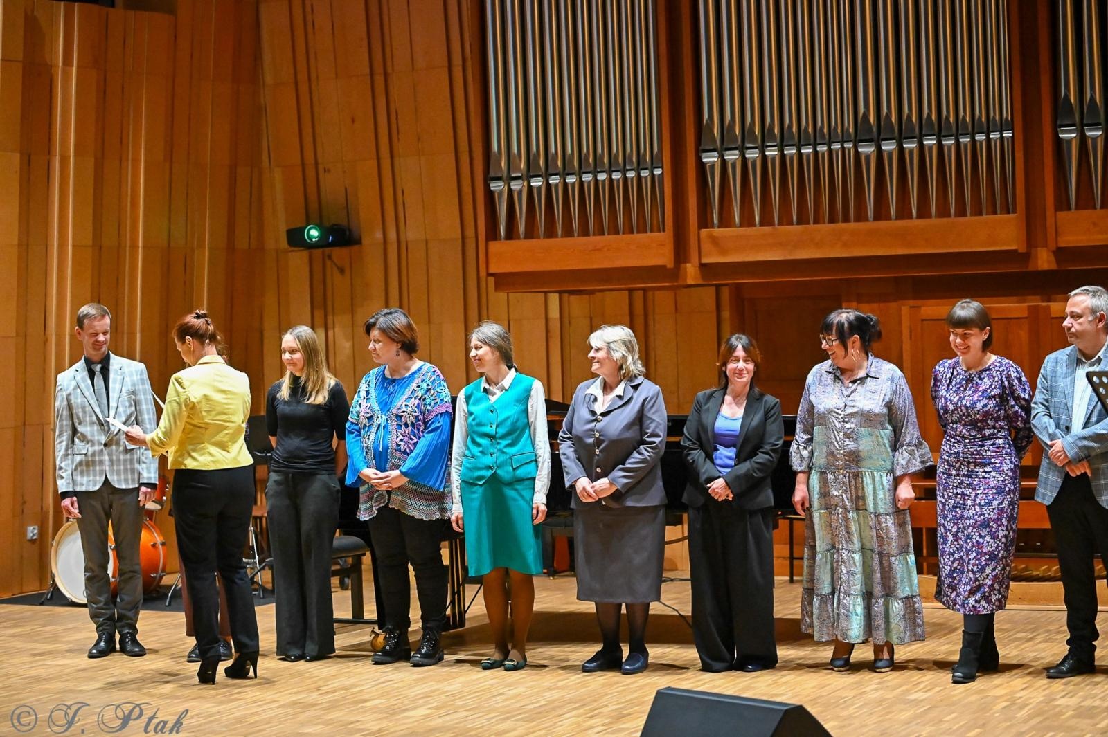 Zdjęcie w galerii na portalu naszraciborz.pl: Muzyczny hołd dla nauczycieli w raciborskiej szkole muzycznej wiadomości z regionu