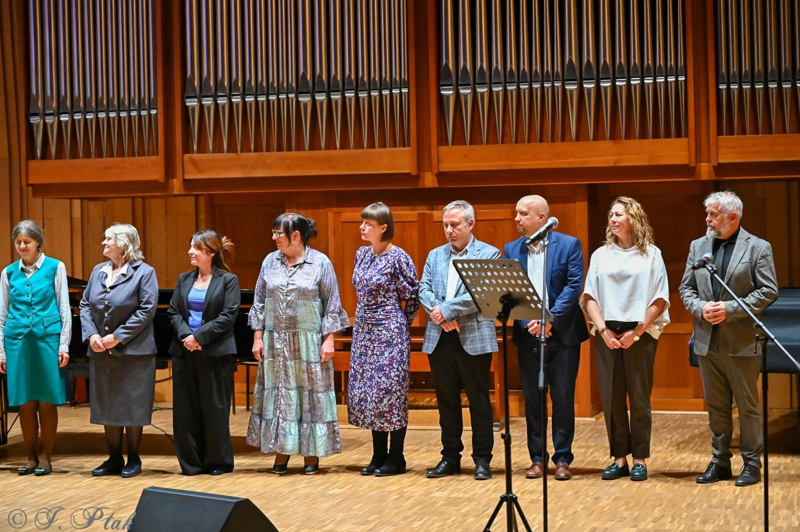 Zdjęcie w galerii na portalu naszraciborz.pl: Muzyczny hołd dla nauczycieli w raciborskiej szkole muzycznej wiadomości z regionu