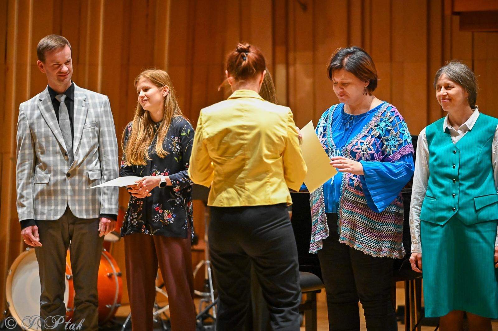 Zdjęcie w galerii na portalu naszraciborz.pl: Muzyczny hołd dla nauczycieli w raciborskiej szkole muzycznej wiadomości z regionu