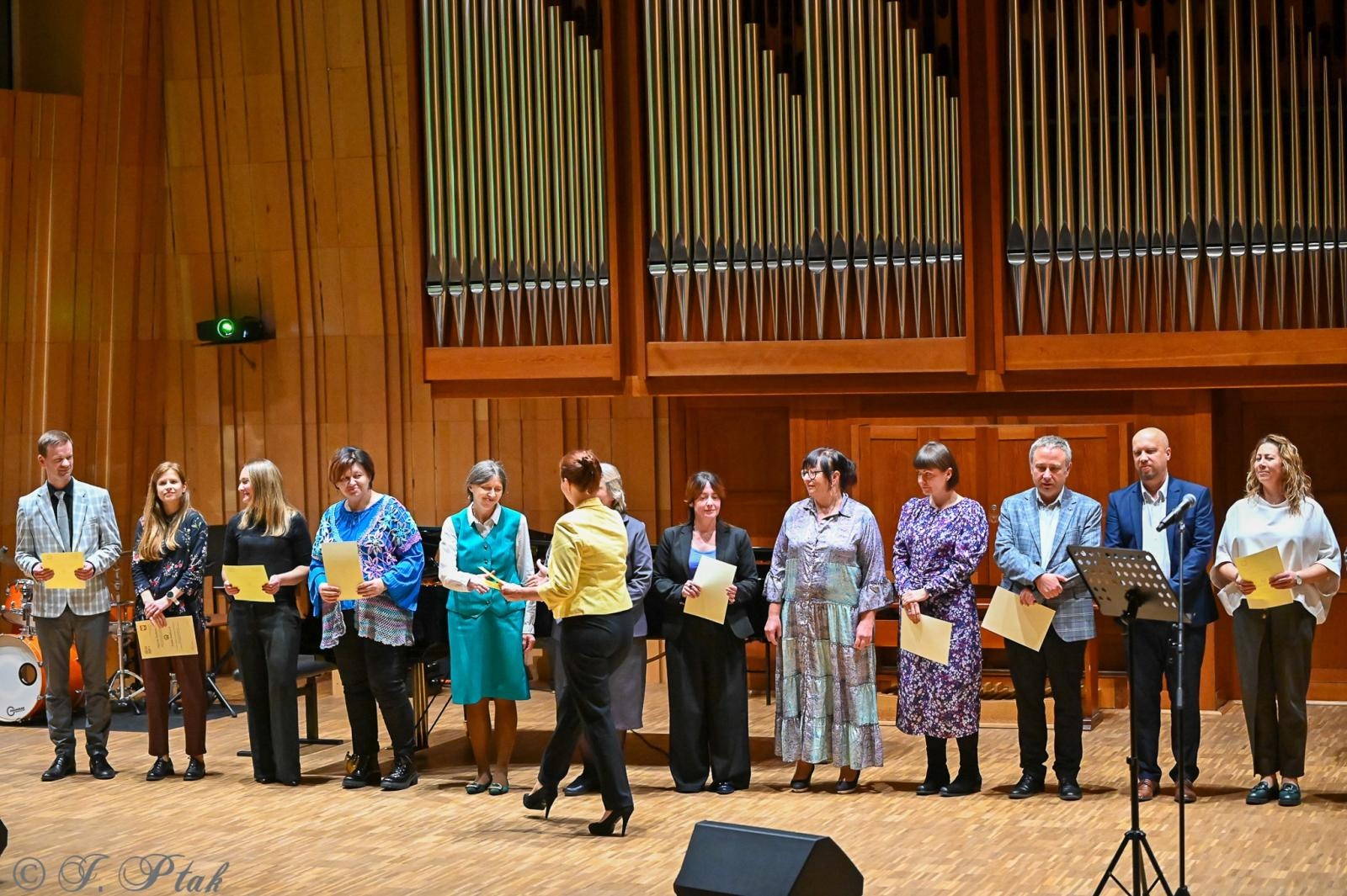 Zdjęcie w galerii na portalu naszraciborz.pl: Muzyczny hołd dla nauczycieli w raciborskiej szkole muzycznej wiadomości z regionu