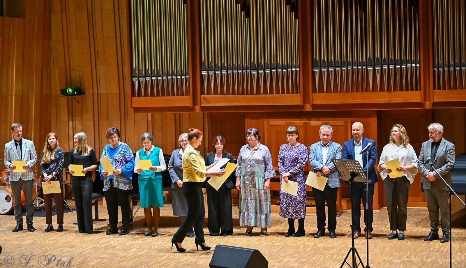 Zdjęcie w galerii na portalu naszraciborz.pl: Muzyczny hołd dla nauczycieli w raciborskiej szkole muzycznej wiadomości z regionu
