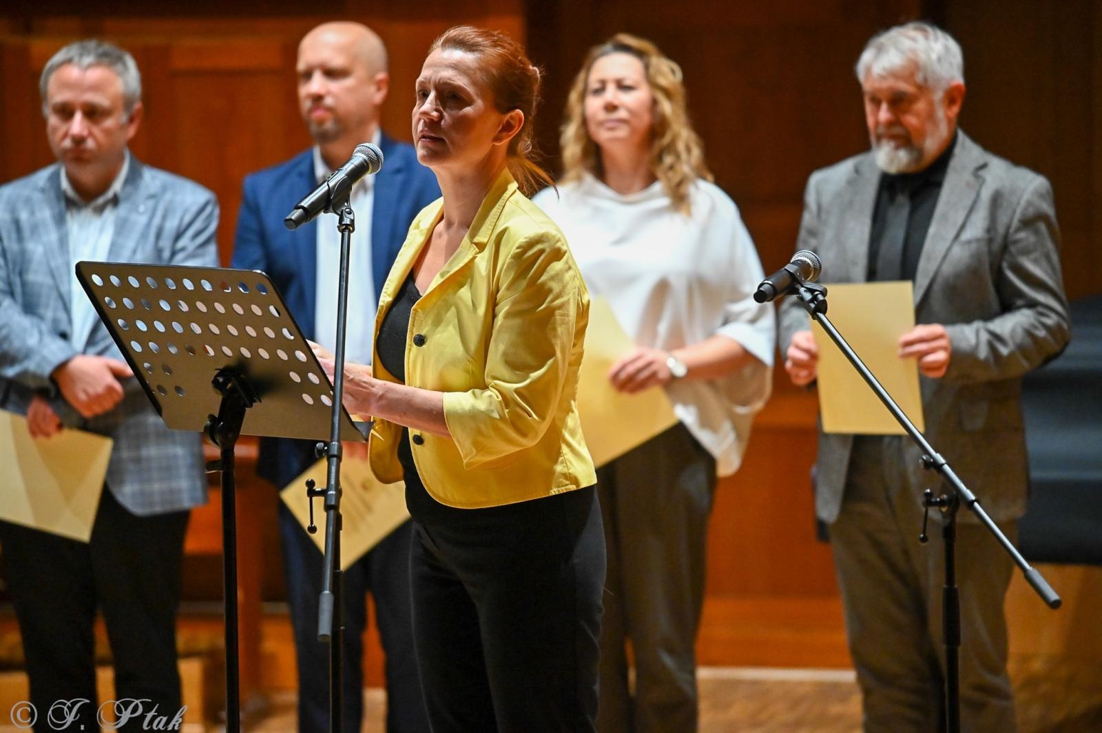 Zdjęcie w galerii na portalu naszraciborz.pl: Muzyczny hołd dla nauczycieli w raciborskiej szkole muzycznej wiadomości z regionu