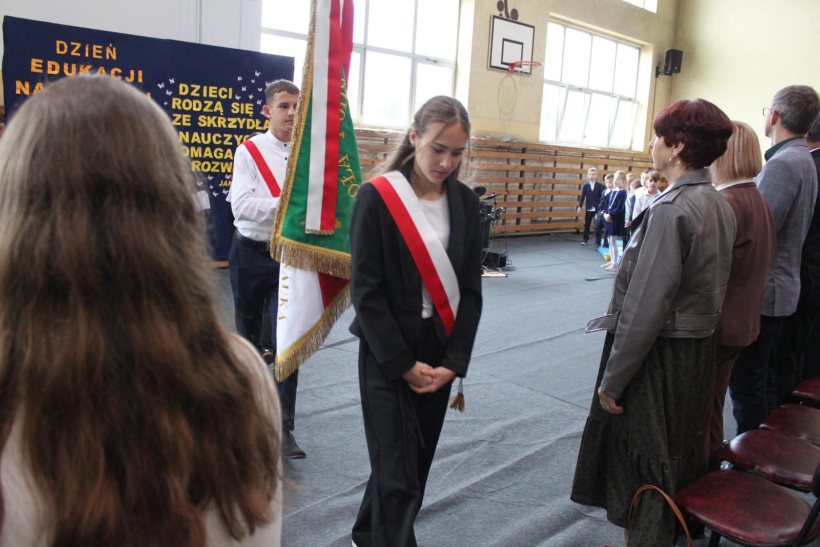 Zdjęcie w galerii na portalu naszraciborz.pl: Wdzięczność, wyróżnienia i radość z osiągnięć. Dzień Edukacji Narodowej w Gminie Nędza wiadomości z regionu
