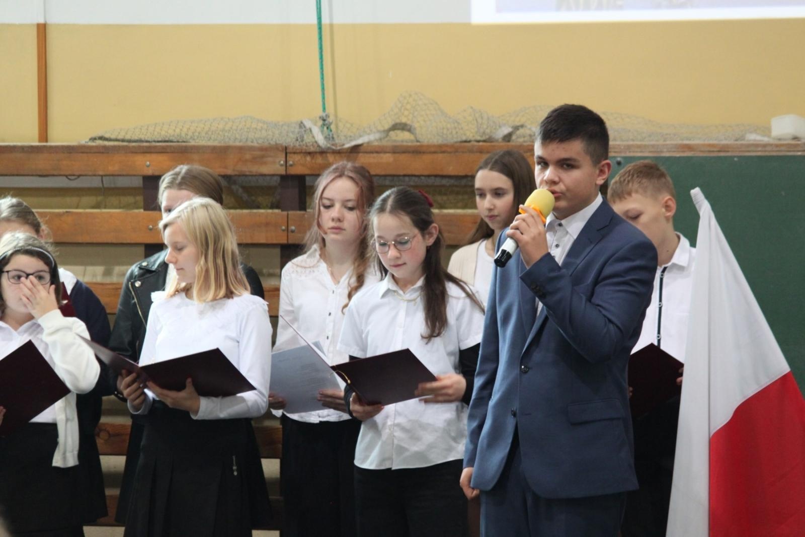 Zdjęcie w galerii na portalu naszraciborz.pl: Wdzięczność, wyróżnienia i radość z osiągnięć. Dzień Edukacji Narodowej w Gminie Nędza wiadomości z regionu