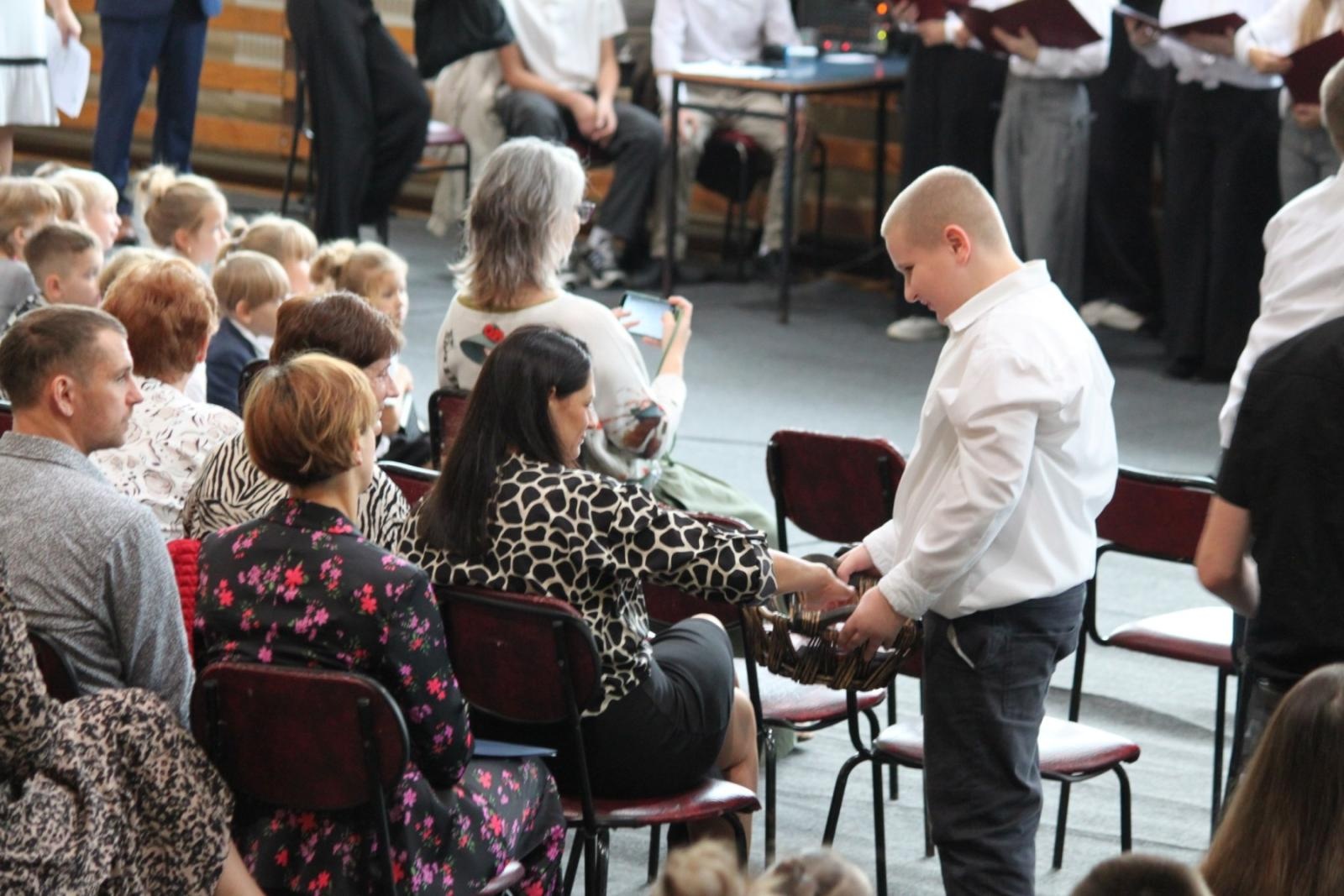Zdjęcie w galerii na portalu naszraciborz.pl: Wdzięczność, wyróżnienia i radość z osiągnięć. Dzień Edukacji Narodowej w Gminie Nędza wiadomości z regionu
