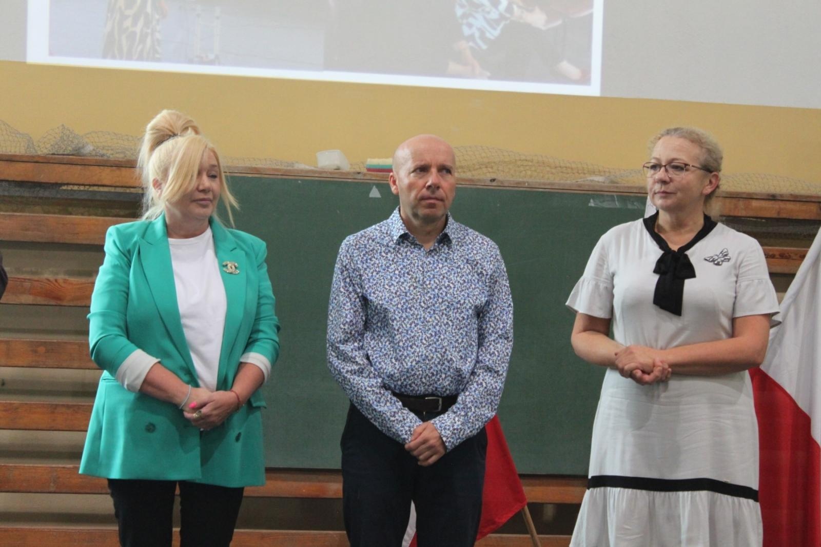 Zdjęcie w galerii na portalu naszraciborz.pl: Wdzięczność, wyróżnienia i radość z osiągnięć. Dzień Edukacji Narodowej w Gminie Nędza wiadomości z regionu