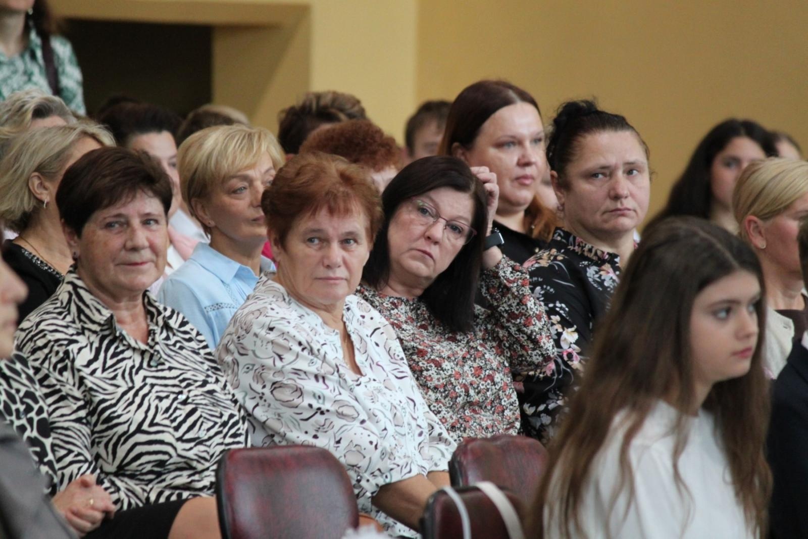 Zdjęcie w galerii na portalu naszraciborz.pl: Wdzięczność, wyróżnienia i radość z osiągnięć. Dzień Edukacji Narodowej w Gminie Nędza wiadomości z regionu