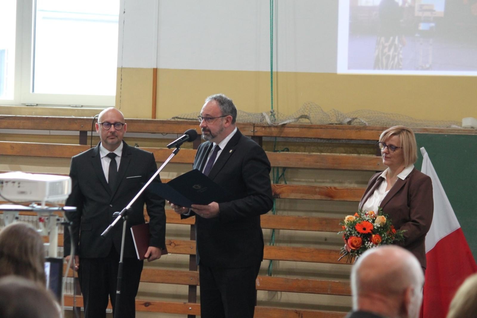 Zdjęcie w galerii na portalu naszraciborz.pl: Wdzięczność, wyróżnienia i radość z osiągnięć. Dzień Edukacji Narodowej w Gminie Nędza wiadomości z regionu