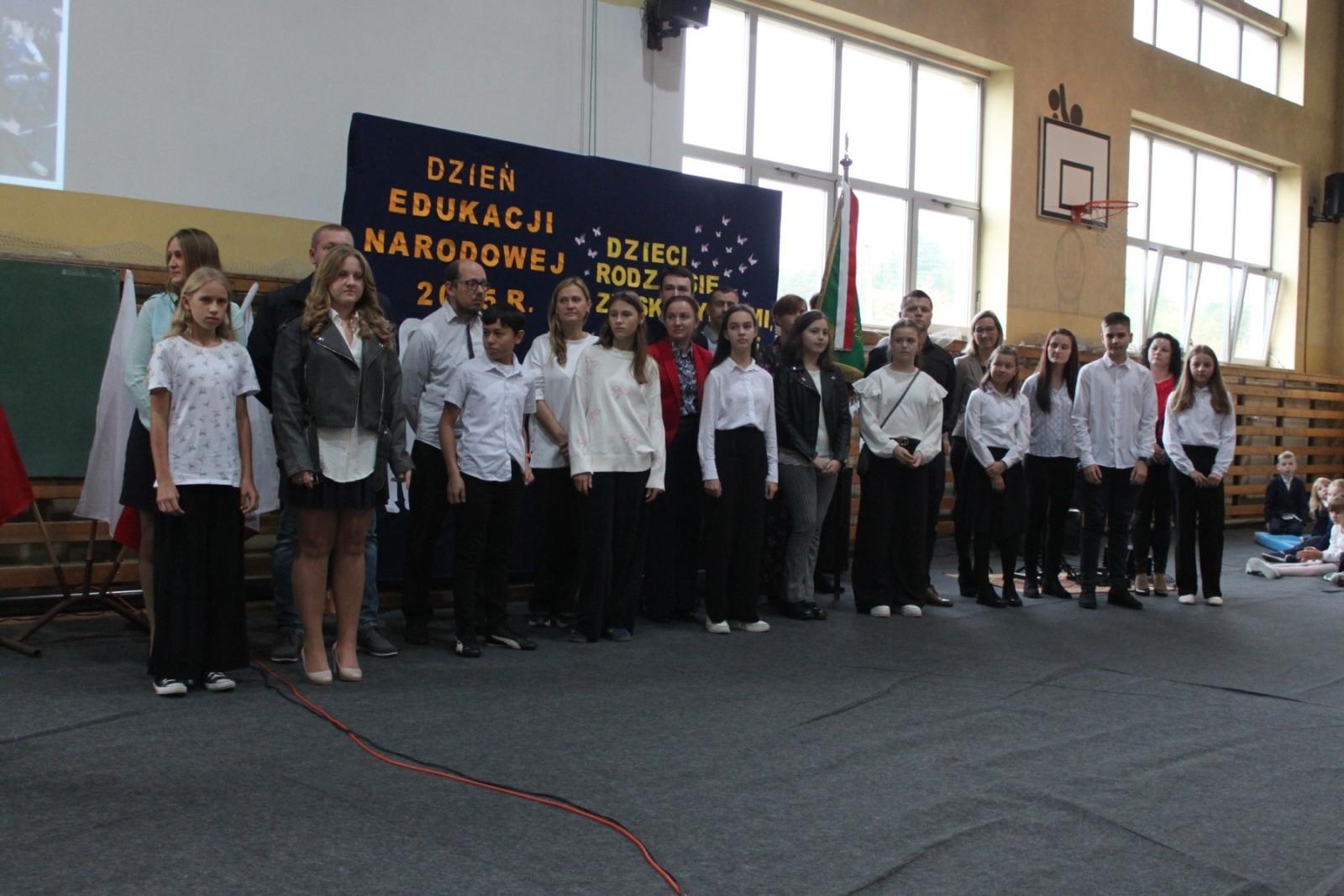 Zdjęcie w galerii na portalu naszraciborz.pl: Wdzięczność, wyróżnienia i radość z osiągnięć. Dzień Edukacji Narodowej w Gminie Nędza wiadomości z regionu