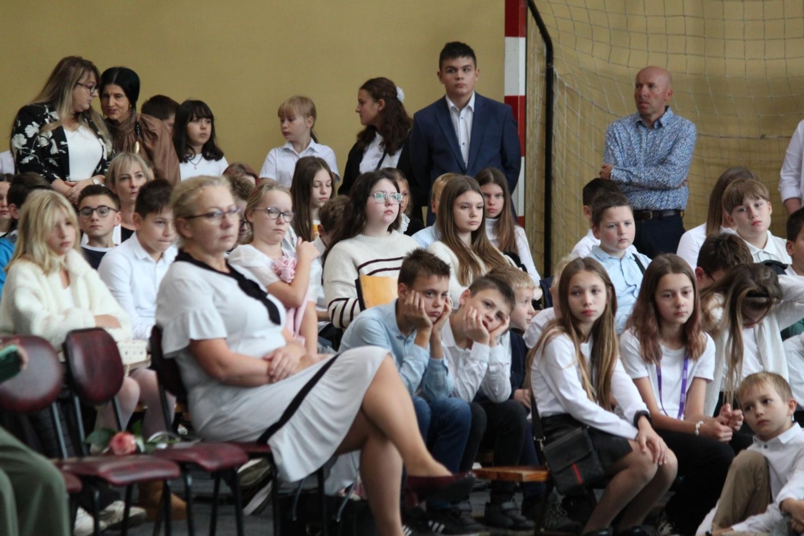 Zdjęcie w galerii na portalu naszraciborz.pl: Wdzięczność, wyróżnienia i radość z osiągnięć. Dzień Edukacji Narodowej w Gminie Nędza wiadomości z regionu