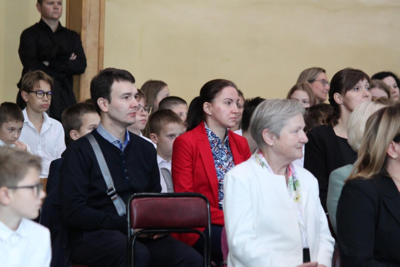 Zdjęcie w galerii na portalu naszraciborz.pl: Wdzięczność, wyróżnienia i radość z osiągnięć. Dzień Edukacji Narodowej w Gminie Nędza wiadomości z regionu