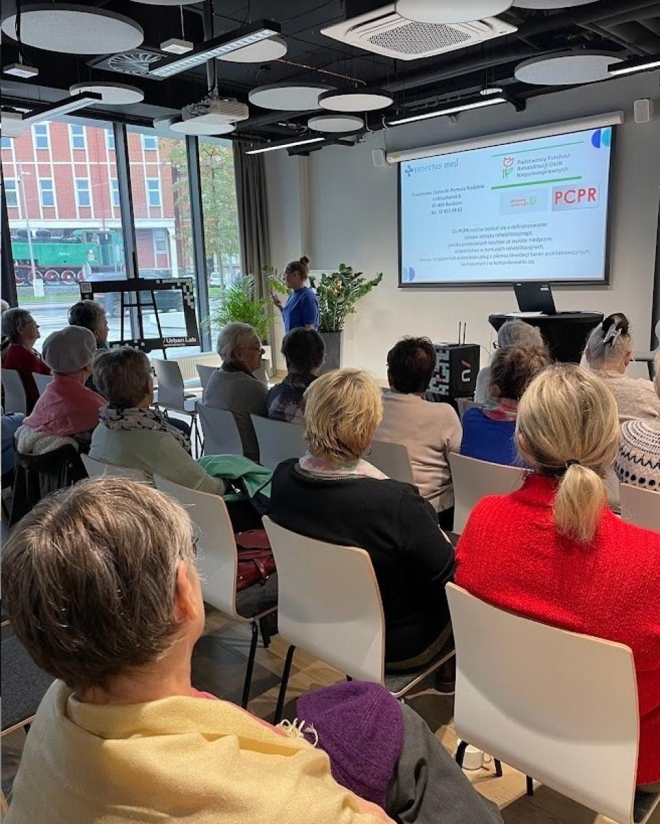 Zdjęcie w galerii na portalu naszraciborz.pl: Laboratorium Seniora w Urban Labie – przestrzeń wiedzy, wsparcia i inspiracji dla raciborskich seniorów wiadomości z regionu