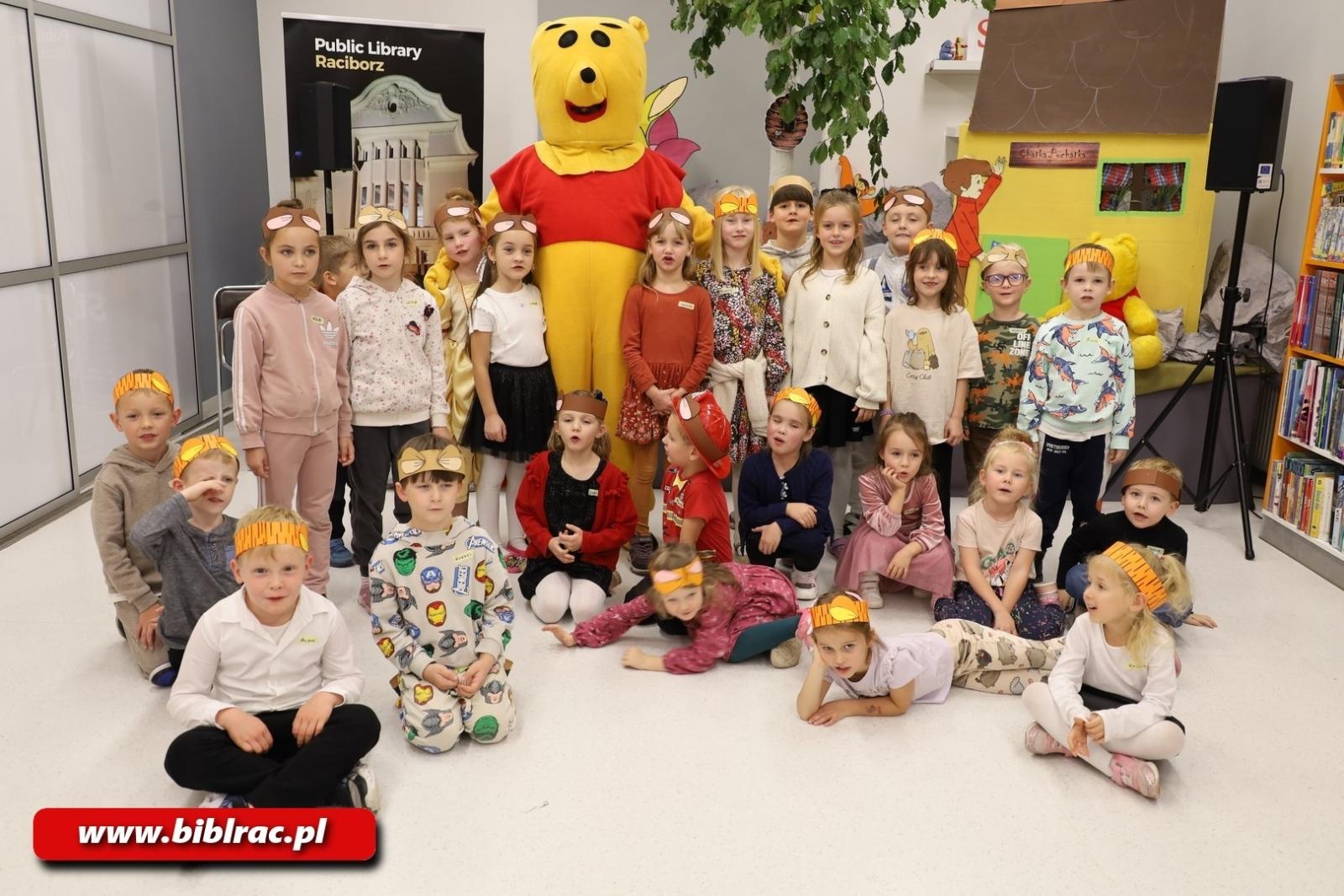 Zdjęcie w galerii na portalu naszraciborz.pl: Sto Lat dla Kubusia Puchatka w raciborskiej bibliotece wiadomości z regionu