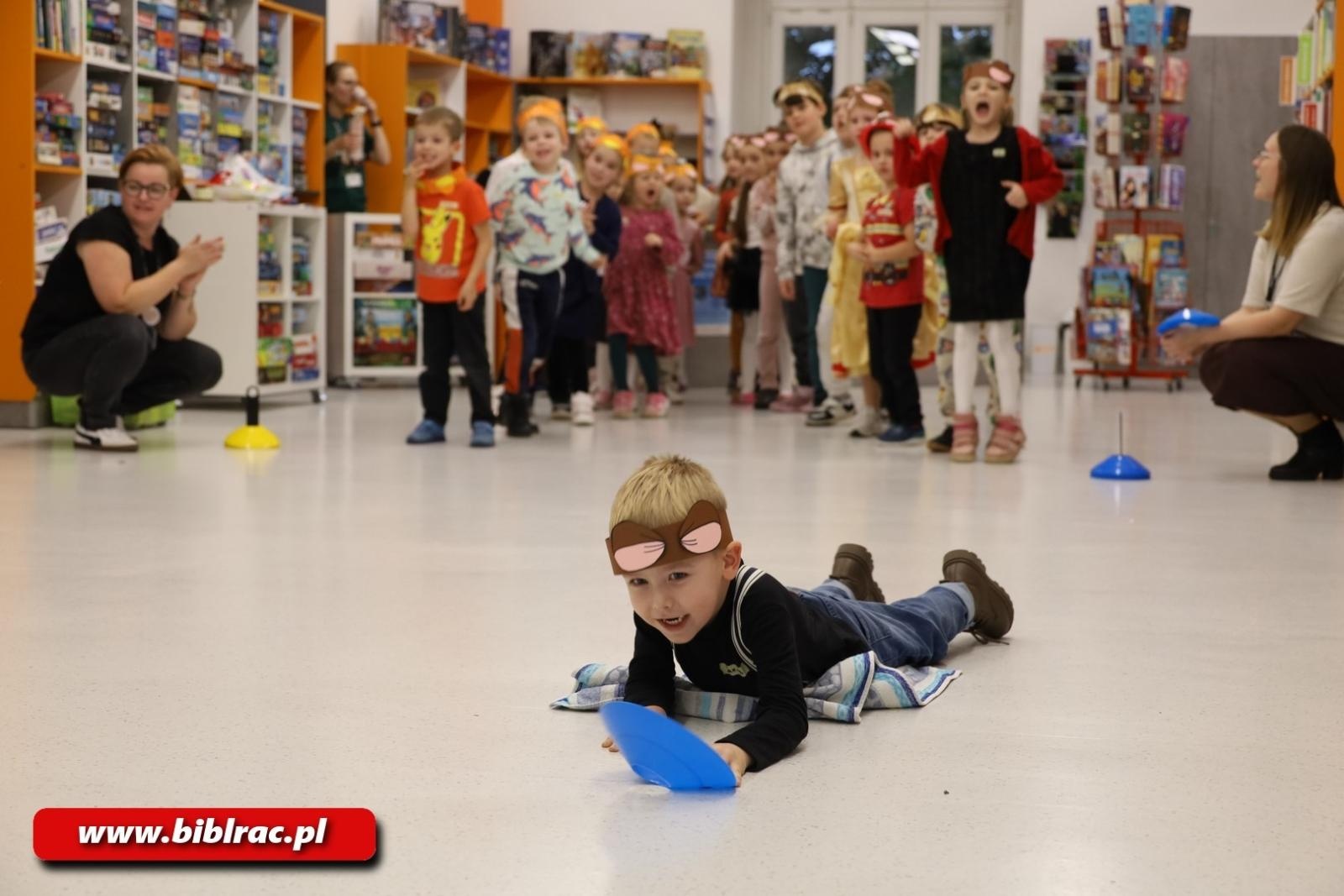 Zdjęcie w galerii na portalu naszraciborz.pl: Sto Lat dla Kubusia Puchatka w raciborskiej bibliotece wiadomości z regionu