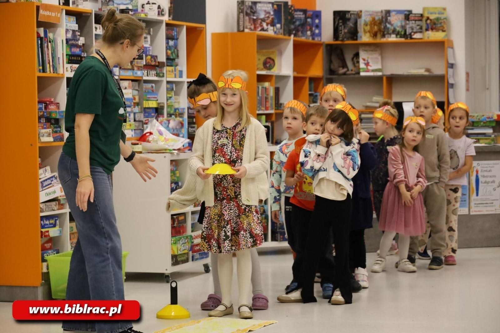 Zdjęcie w galerii na portalu naszraciborz.pl: Sto Lat dla Kubusia Puchatka w raciborskiej bibliotece wiadomości z regionu