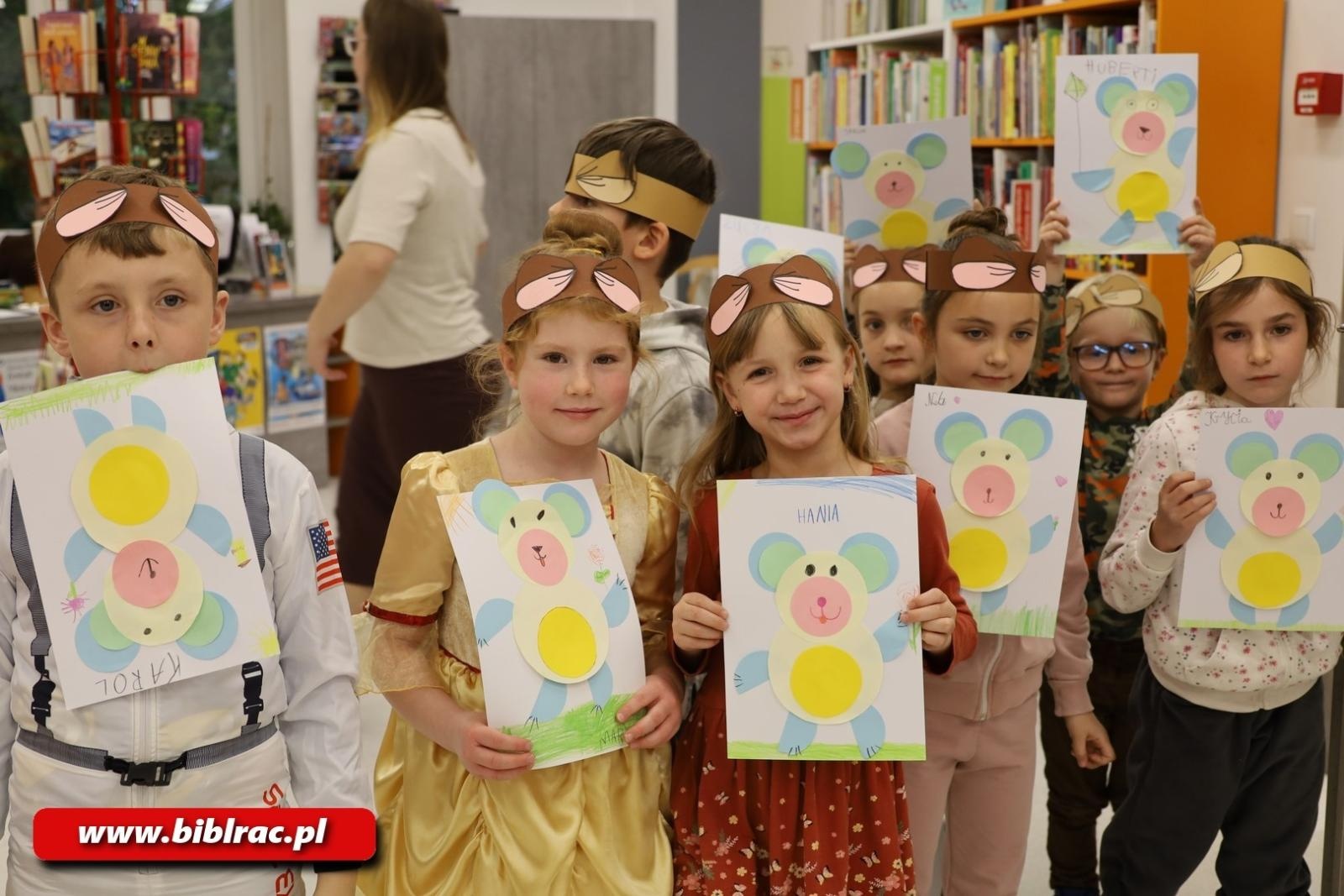 Zdjęcie w galerii na portalu naszraciborz.pl: Sto Lat dla Kubusia Puchatka w raciborskiej bibliotece wiadomości z regionu