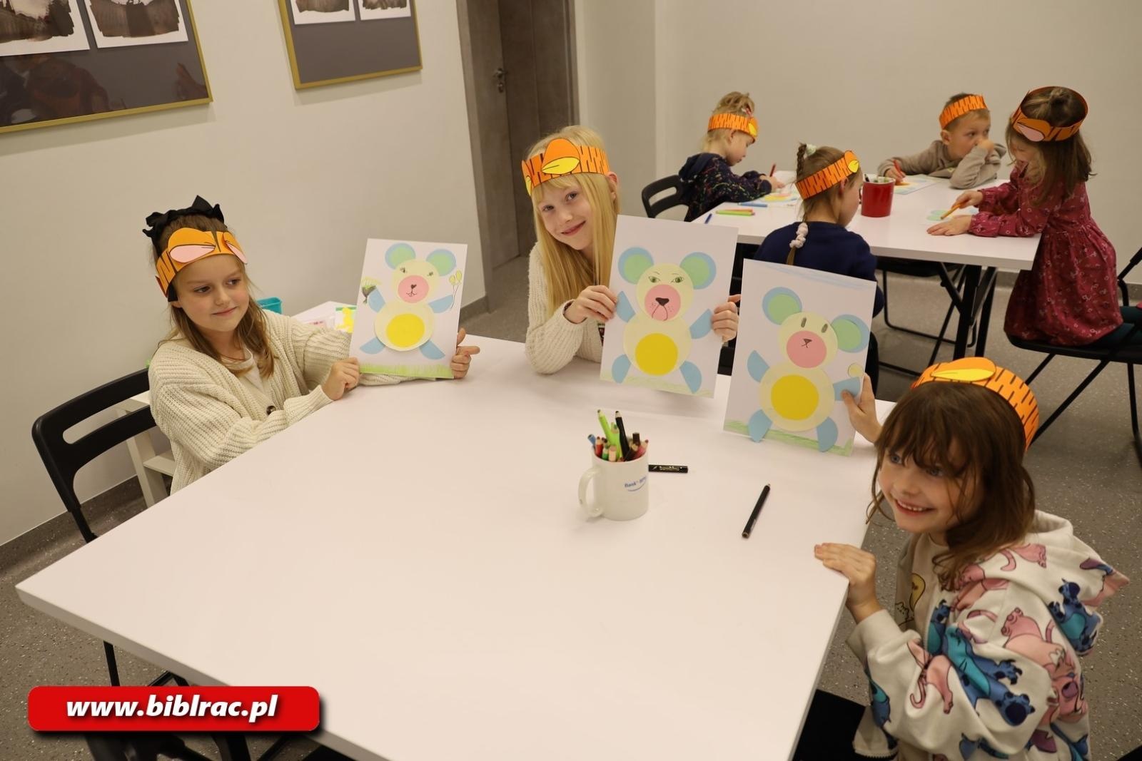 Zdjęcie w galerii na portalu naszraciborz.pl: Sto Lat dla Kubusia Puchatka w raciborskiej bibliotece wiadomości z regionu