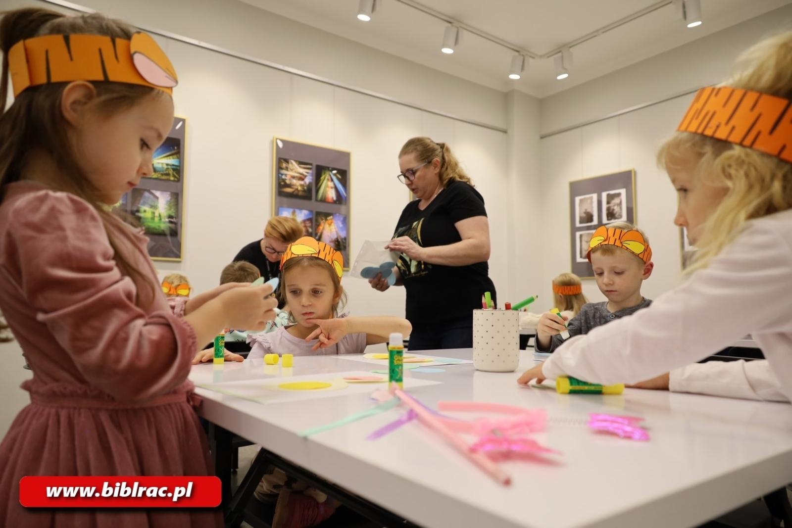 Zdjęcie w galerii na portalu naszraciborz.pl: Sto Lat dla Kubusia Puchatka w raciborskiej bibliotece wiadomości z regionu