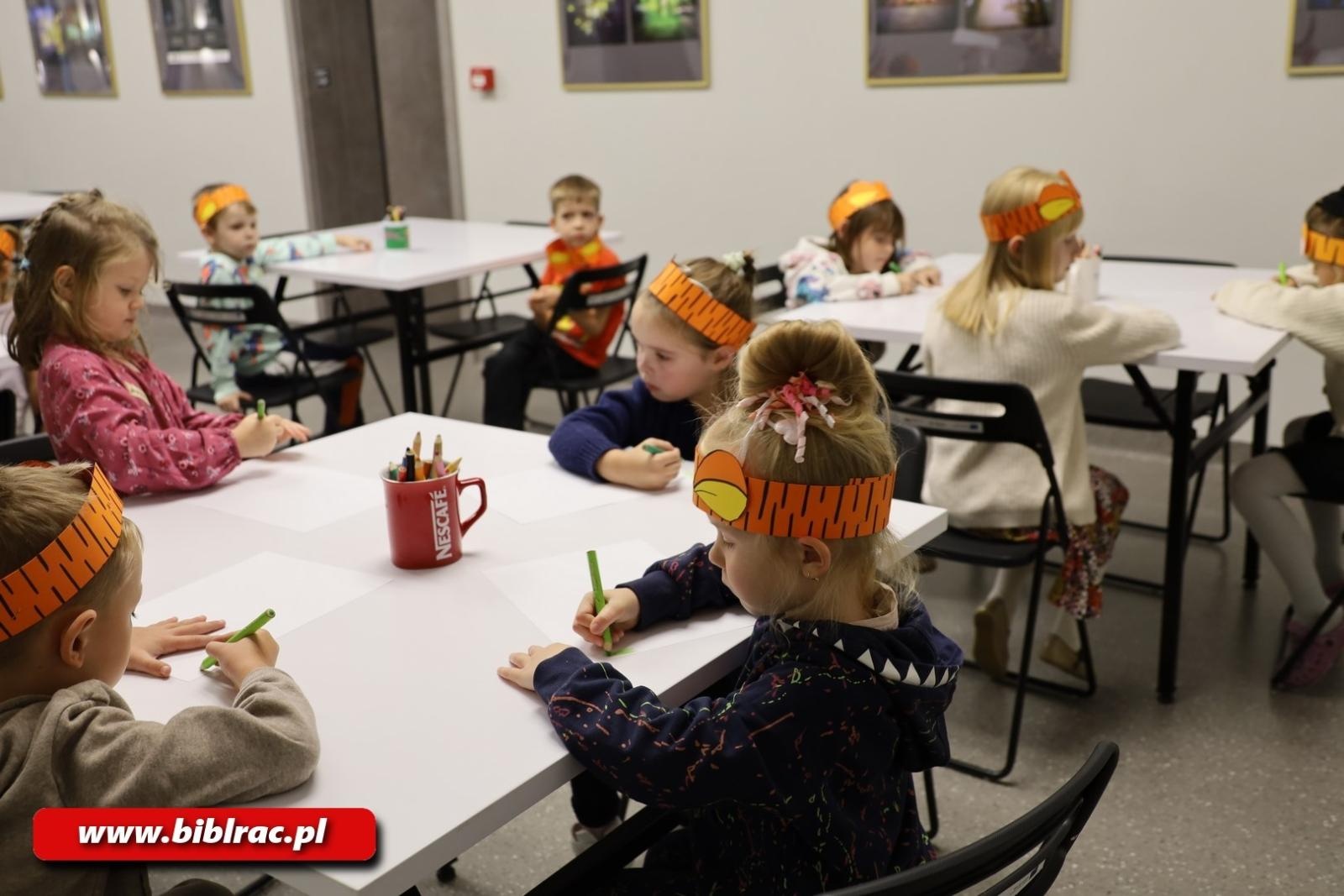 Zdjęcie w galerii na portalu naszraciborz.pl: Sto Lat dla Kubusia Puchatka w raciborskiej bibliotece wiadomości z regionu