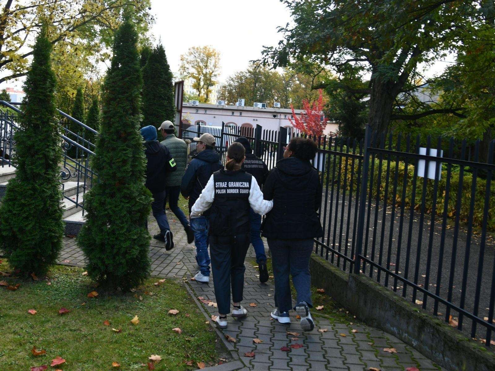 Zdjęcie w galerii na portalu naszraciborz.pl: Zdecydowane działania Śląskiej Straży Granicznej z Raciborza – 19 obywateli Kolumbii zatrzymanych wiadomości z regionu