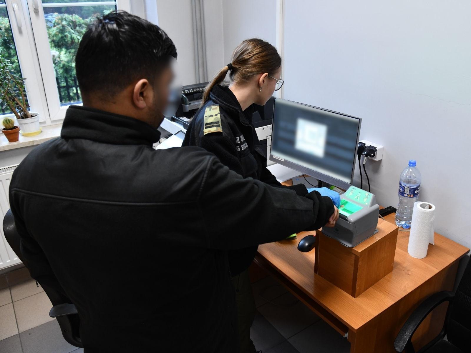 Zdjęcie w galerii na portalu naszraciborz.pl: Zdecydowane działania Śląskiej Straży Granicznej z Raciborza – 19 obywateli Kolumbii zatrzymanych wiadomości z regionu