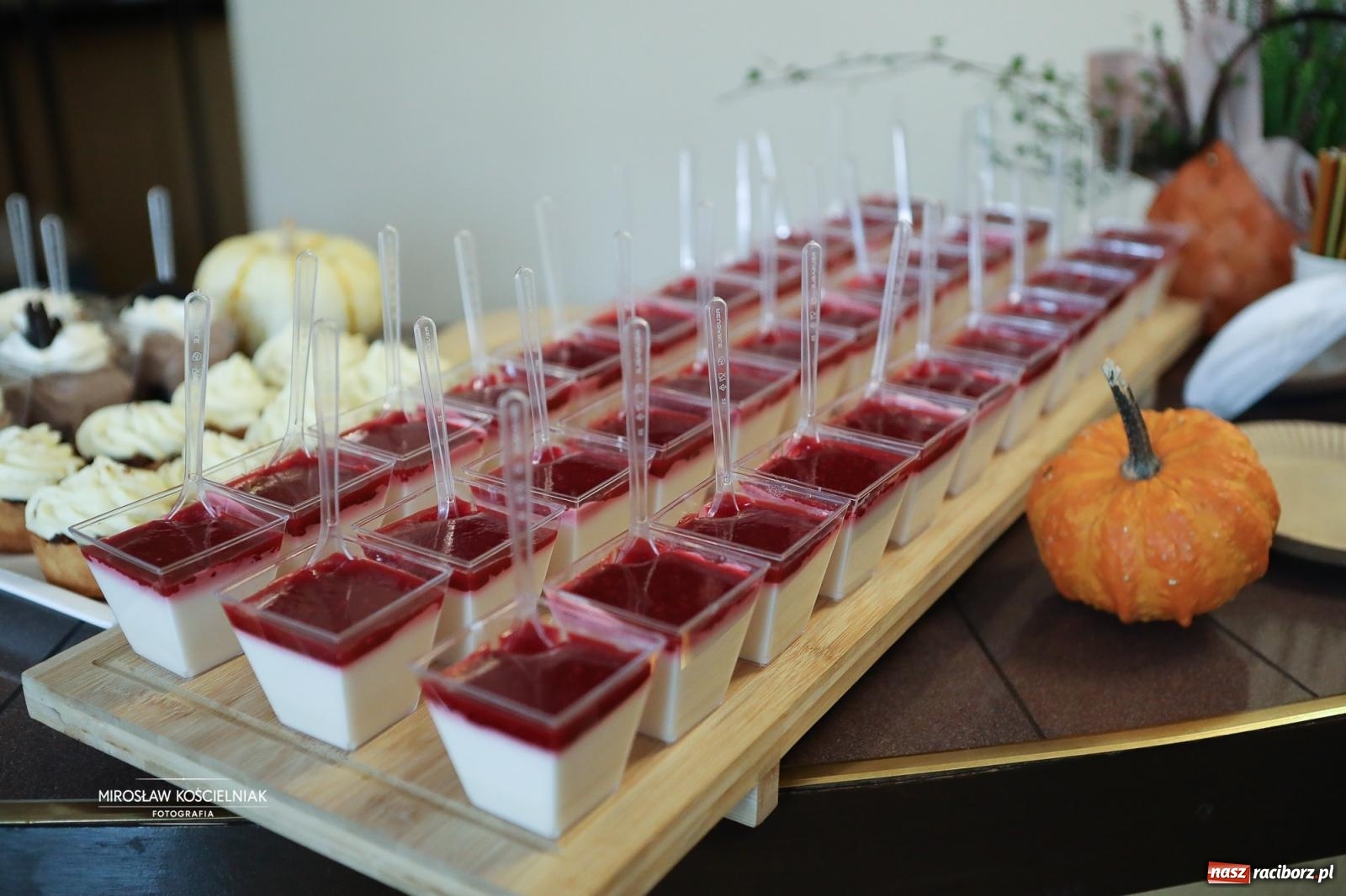 Zdjęcie w galerii na portalu naszraciborz.pl: I Powiatowy Festiwal Piosenki Przedszkolnej Jesienne Nutki w Raciborzu [FOTO i WIDEO] wiadomości z regionu