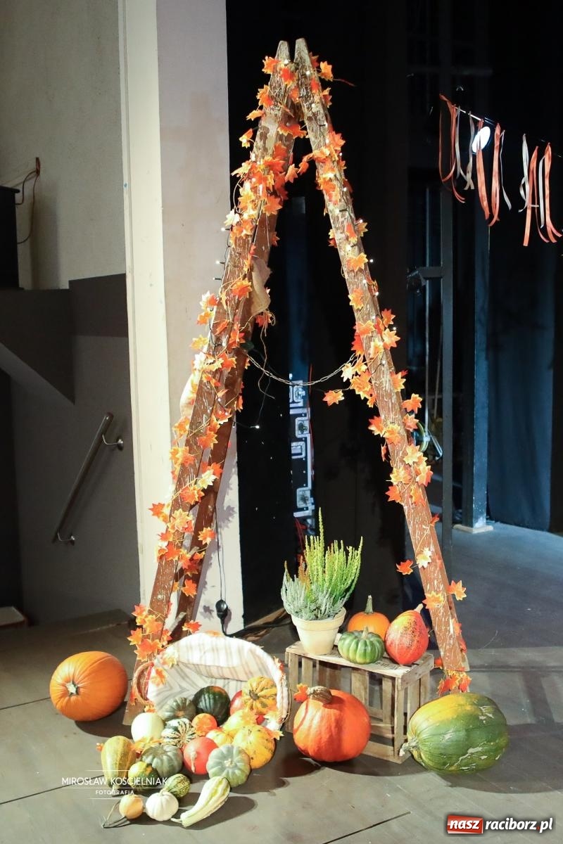 Zdjęcie w galerii na portalu naszraciborz.pl: I Powiatowy Festiwal Piosenki Przedszkolnej Jesienne Nutki w Raciborzu [FOTO i WIDEO] wiadomości z regionu