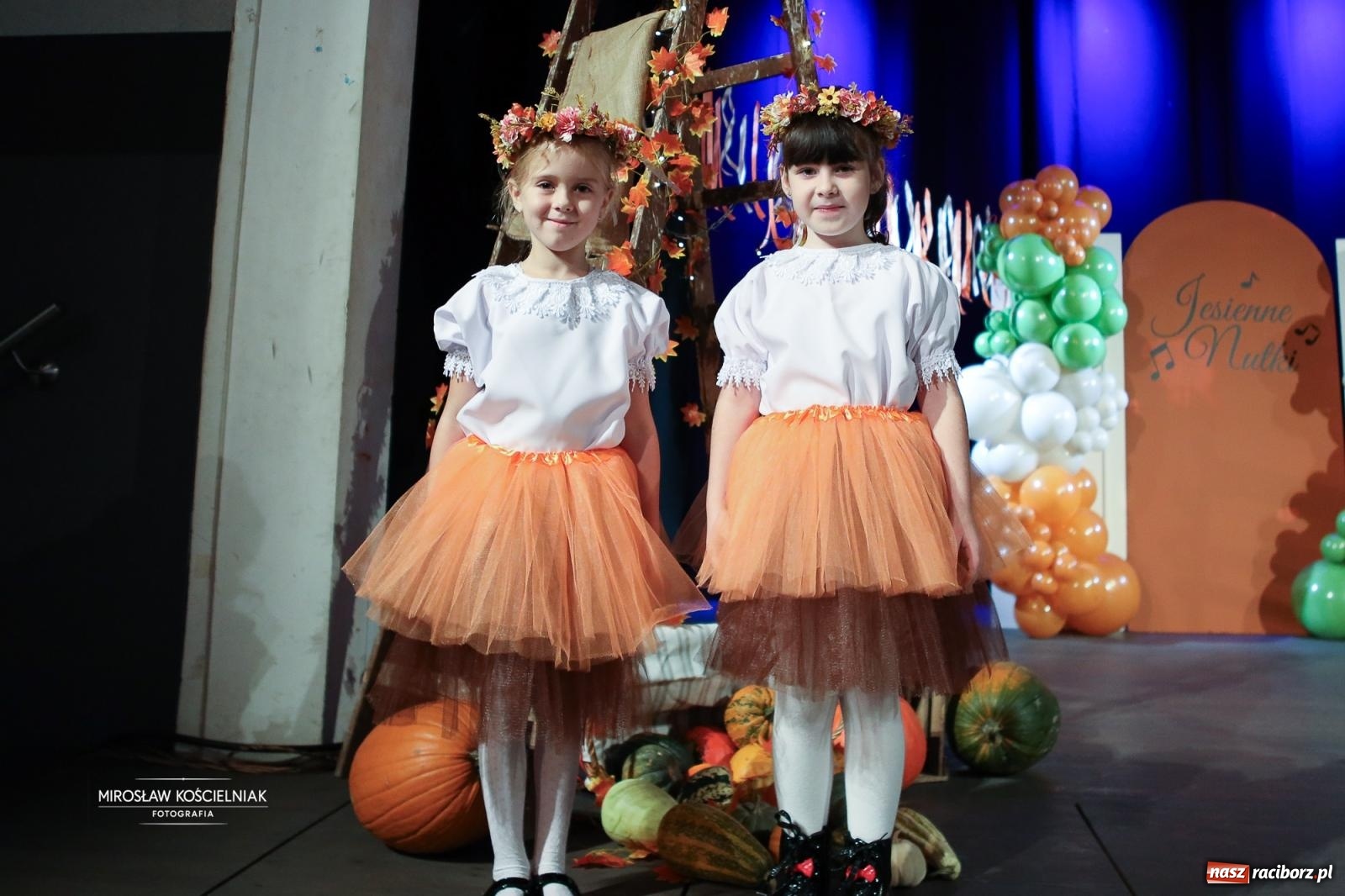 Zdjęcie w galerii na portalu naszraciborz.pl: I Powiatowy Festiwal Piosenki Przedszkolnej Jesienne Nutki w Raciborzu [FOTO i WIDEO] wiadomości z regionu