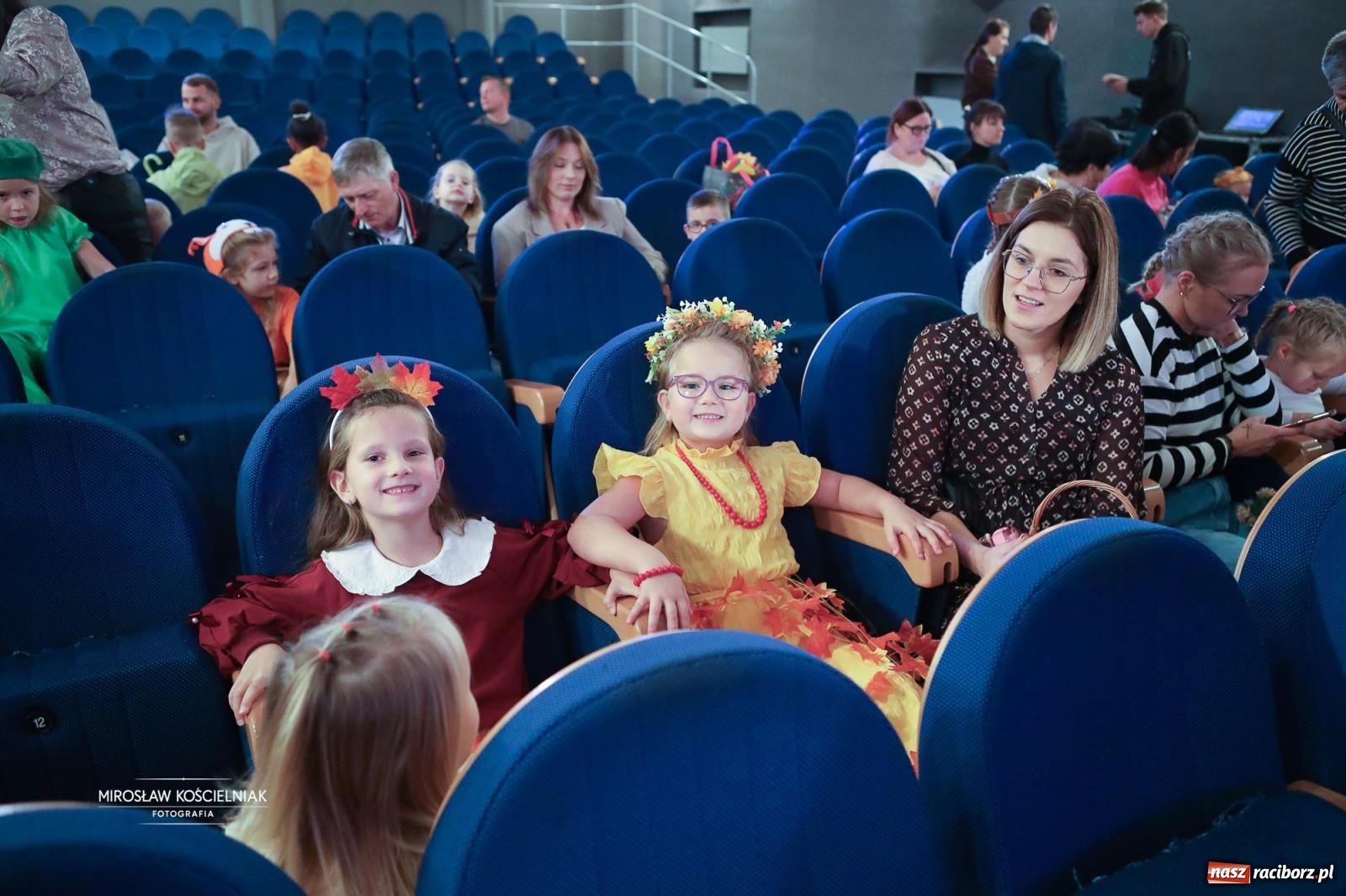 Zdjęcie w galerii na portalu naszraciborz.pl: I Powiatowy Festiwal Piosenki Przedszkolnej Jesienne Nutki w Raciborzu [FOTO i WIDEO] wiadomości z regionu