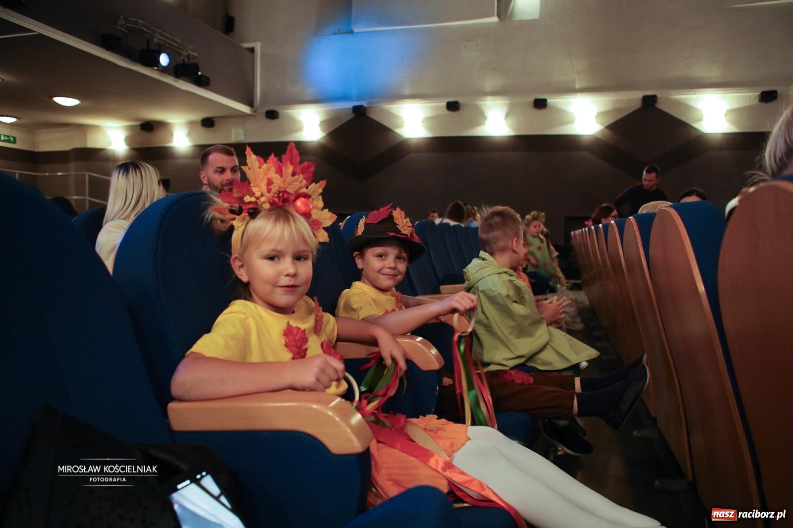 Zdjęcie w galerii na portalu naszraciborz.pl: I Powiatowy Festiwal Piosenki Przedszkolnej Jesienne Nutki w Raciborzu [FOTO i WIDEO] wiadomości z regionu