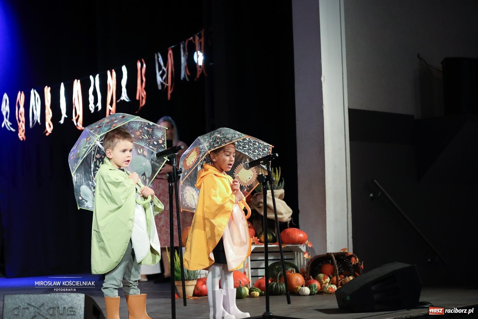 Zdjęcie w galerii na portalu naszraciborz.pl: I Powiatowy Festiwal Piosenki Przedszkolnej Jesienne Nutki w Raciborzu [FOTO i WIDEO] wiadomości z regionu