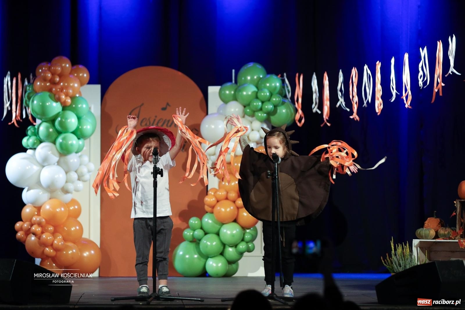 Zdjęcie w galerii na portalu naszraciborz.pl: I Powiatowy Festiwal Piosenki Przedszkolnej Jesienne Nutki w Raciborzu [FOTO i WIDEO] wiadomości z regionu