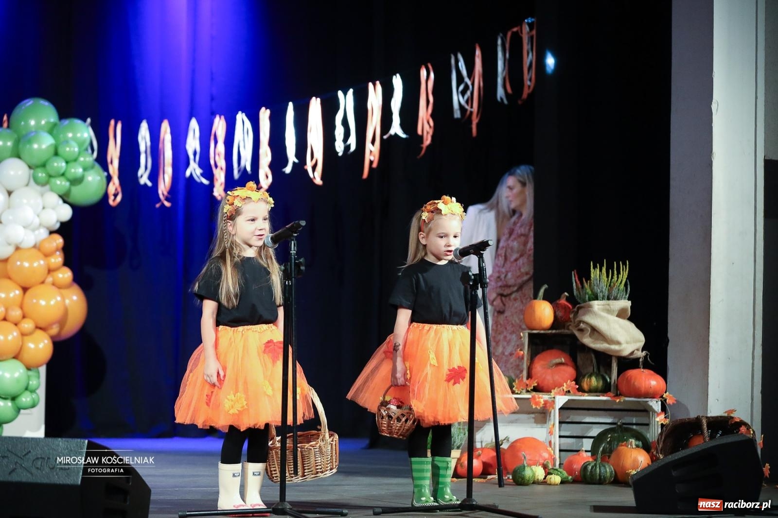 Zdjęcie w galerii na portalu naszraciborz.pl: I Powiatowy Festiwal Piosenki Przedszkolnej Jesienne Nutki w Raciborzu [FOTO i WIDEO] wiadomości z regionu