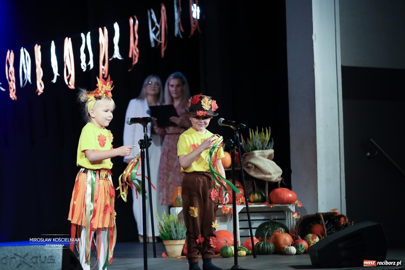 Zdjęcie w galerii na portalu naszraciborz.pl: I Powiatowy Festiwal Piosenki Przedszkolnej Jesienne Nutki w Raciborzu [FOTO i WIDEO] wiadomości z regionu
