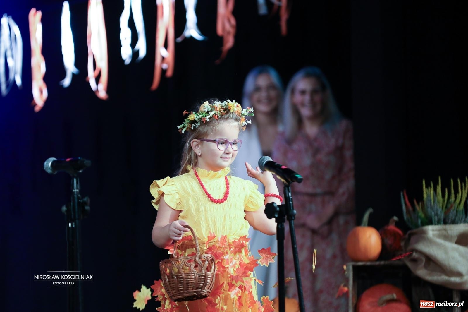 Zdjęcie w galerii na portalu naszraciborz.pl: I Powiatowy Festiwal Piosenki Przedszkolnej Jesienne Nutki w Raciborzu [FOTO i WIDEO] wiadomości z regionu