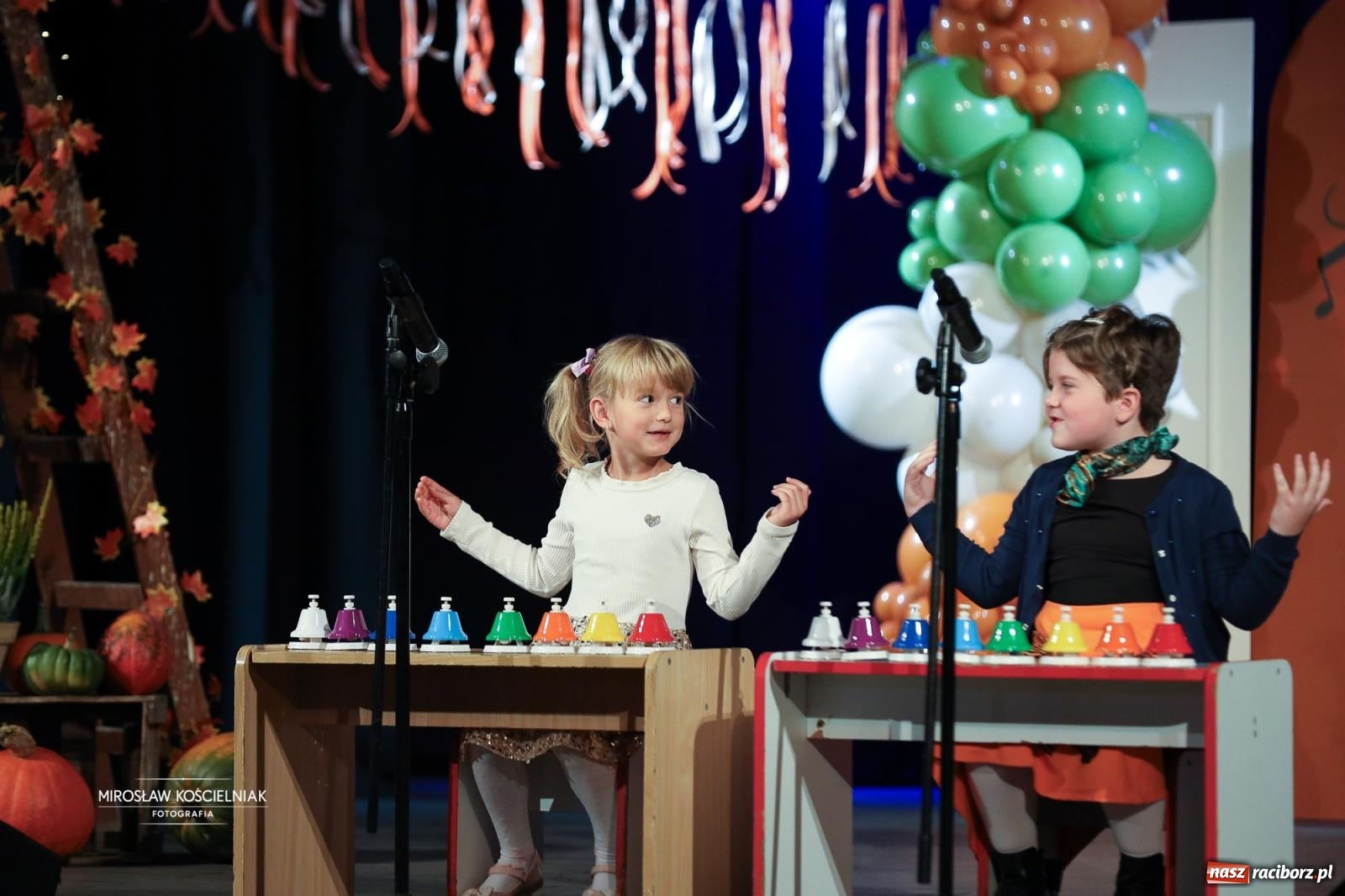 Zdjęcie w galerii na portalu naszraciborz.pl: I Powiatowy Festiwal Piosenki Przedszkolnej Jesienne Nutki w Raciborzu [FOTO i WIDEO] wiadomości z regionu