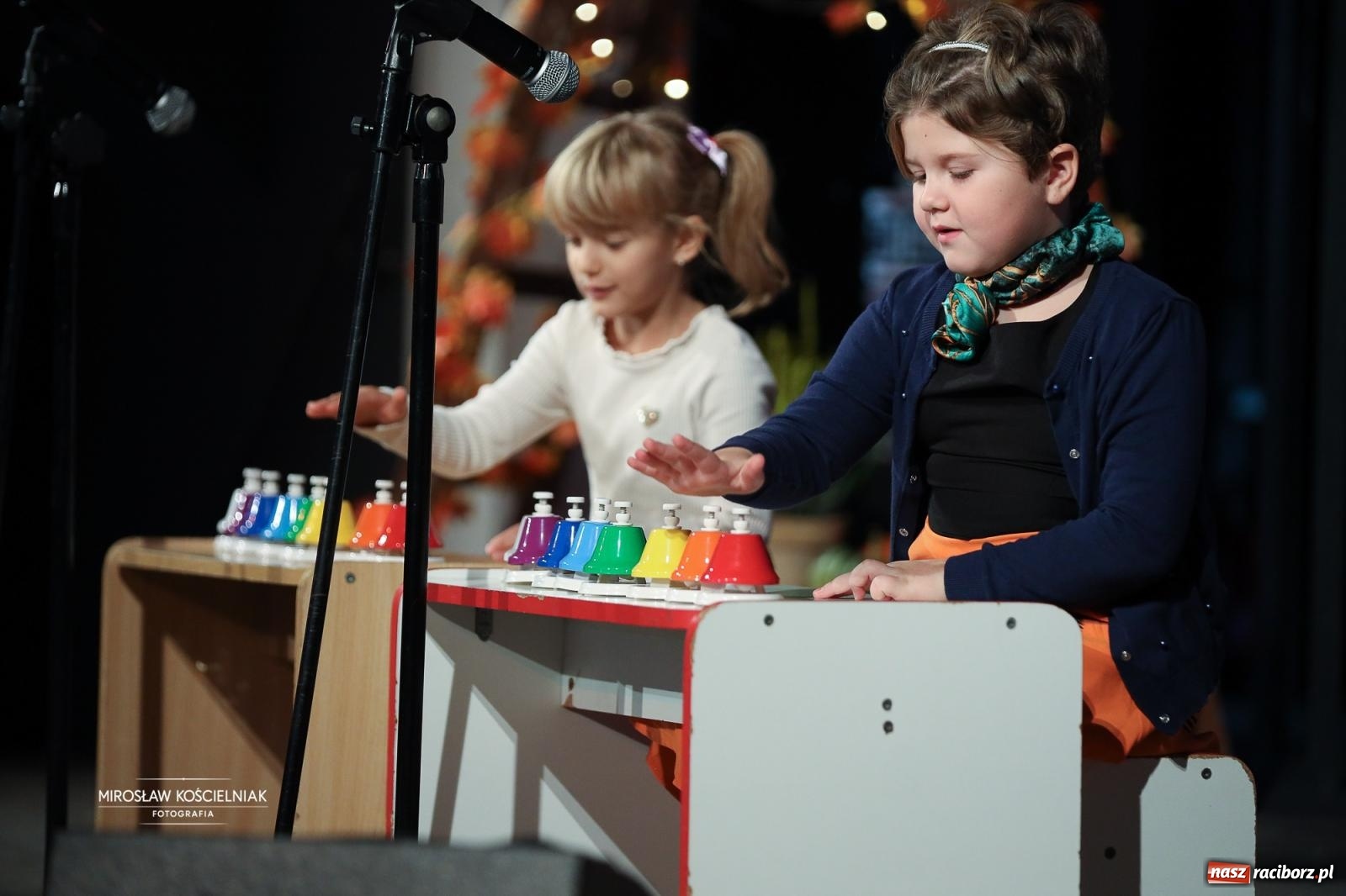 Zdjęcie w galerii na portalu naszraciborz.pl: I Powiatowy Festiwal Piosenki Przedszkolnej Jesienne Nutki w Raciborzu [FOTO i WIDEO] wiadomości z regionu