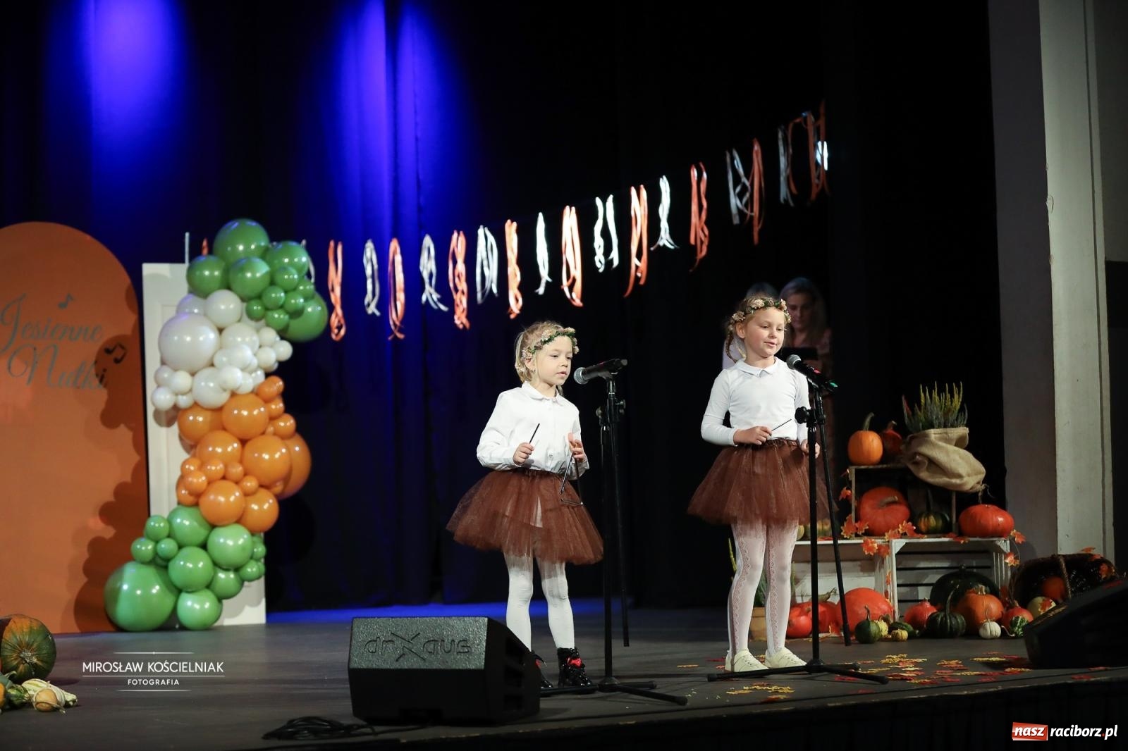 Zdjęcie w galerii na portalu naszraciborz.pl: I Powiatowy Festiwal Piosenki Przedszkolnej Jesienne Nutki w Raciborzu [FOTO i WIDEO] wiadomości z regionu